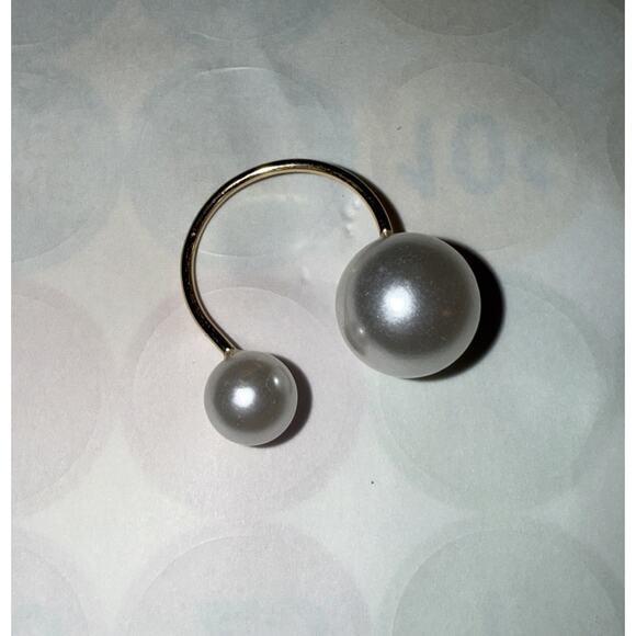 NWT Goldtone Faux Pearl Open Adjustable Ring - Picture 2 of 3